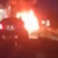 Први снимак буктиње Возило у пламену на путу код Оџака (ВИДЕО)