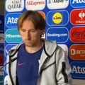 Hrvatski kapiten vidno nervozan: Luka Modrić napustio obraćanje medijima posle ovog pitanja! (video)