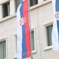 Mediji: Vrata Pokrajinske vlade zaključana katancima da zaposleni ne bi mogli da izađu