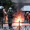 Atina u plamenu, demonstracije uzele maha: Lete kamenice i Molotovljevi kokteli, bačen suzavac, povređeni policajci (foto…