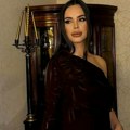 Žena Veljka Ražnatovića u mrežastim čarapama i miniću: Bogdana pali maštu, golo rame, ovakvu je retko viđamo