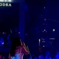 Zbog Cece su večeras blokirane sve ulice: Biseri po njoj, noge u mrežastim čarapama, a dekolte "nikad jači"