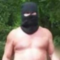 Šok u šumi Nagi muškarac sa fantomkom i bizarnom igračkom uplašio turiste, a onda je usledio neviđeni obrt