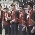 „Sećam se samo da je pisalo – Mnogo sam se umorila, izvini. Čuvaj mi decu“: Supruga našeg pevača izabrala je jeziv kraj…