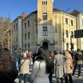 „Sugrađani, ne ostavljajte nas na milost i nemilost režimu“ – poručio srednjoškolac na protestu u Nišu