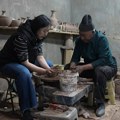 Уметност ватре и глине: Израда ујгурске грнчарије