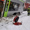 Prve slike voza koji je izleteo iz šina nakon što se obrušila lavina u Švajcarskoj: Poznato šta je s putnicima