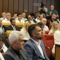 Incident u Skupštini Novog Sada: Pogačar bacio materijale ispred Mićina, pauza zbog rasprave odbornika