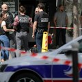 Užas u Parizu! Tri žene, među kojima je i trudnica, izbodene na ulici: Kod napadača pronađena dva noža