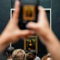 Dvojica Nemaca privedena nakon što su okačili slike u sali "Mona Lize" u Luvru