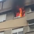 Požar zahvatio stan u Vojvode Stepe Na licu mesta 19 vatrogasaca (VIDEO)