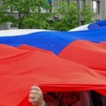 Na svenarodnom saboru u Nišu razvijena najduža zastava Srbije