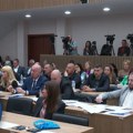Beogradska vlast slepa na „Ćacilend“ – na sednici o javnom prevozu, udžbenicima…