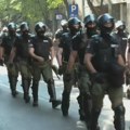 (ВИДЕО) Нова хапшења у Новом Саду: Жандармерија растура блокаде у овом граду