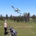 (Uznemirujuće) avion se srušio na golf teren! Prisutni ostali u potpunom šoku, objavljen video