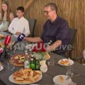 Vučić u Rakovici: Stiže velika pomoć za jedanaestočlanu porodicu
