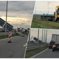 Rusvaj na auto-putu kod maradika: Kamion probio zaštitnu ogradu, završio u njivi prekoputa?! Kolone kilometarske, obustavljen…