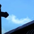 Pre par godina uništavao ikone, a sada zapalio manastir! Uhapšen muškarac iz Vladičinog Hana, polio svetinju benzinom