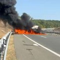 Buktinja na auto-putu Miloš Veliki: Zapalilo se vozilo nasred kolovoza