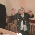 Opa, baka Dara veze kolce kao da je devojka! A puni 90! Napravila feštu za pamćenje i postala viral na mrežama (video)