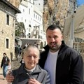 (Foto) "Ne mogu sine..." Vladimir Tomović rasplakao javnost emotivnom slikom sa majkom sa Ostroga: "Čuvajte roditelje dok su…