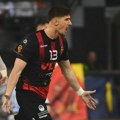 VIDEO Brutalan faul Srbina: Raskrvario i "bacio" rivala na pod
