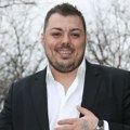 Stavio vizir na lice, pa izašao među svet u Beogradu! Slobu Vasića prolaznici sa velikim interesovanjem posmatrali na ulici…