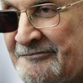 "Nož je došao na milimetar od mog mozga": Salman Ruždi otkrio poresne detalje napada