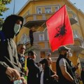 FOTO, VIDEO Policija vodenim topovima i suzavcem rasterivala demonstrante u Tirani: Brojni profesori se pridružili studentima…
