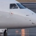 VIDEO: Zakasnila na let pa istrčala na pistu da zaustavi avion