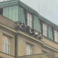 "4. Sprat bio je zamka, skočili smo": Fotografija studenata iz Praga obišla svet - Otkrili jezive detalje masakra!