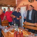 Gradonačelnik posetio Lukino Selo – mala zajednica vrednih domaćina, koji poštuju svoj rad, ali i ono što za njih čini…