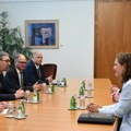 Vučić Sa predsednikom uo Mercedes-Benz Grupe: Srbija nezaustavljivo raste, otvarajući potencijale za najveće igrače (foto)