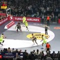 Bruka i sramota evroligaških sudija - Partizan je pokraden protiv Barse?! Ključni trenutak koji je svima promakao! Navijači…