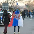 Grupa maturanata koja je blokirala Medicinsku školu u Novom Sadu prekida blokadu