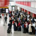 Hitna evakuacija na aerodromu: Hiljade ljudi izbačeno iz zgrade, uočen sumnjiv paket