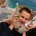 (Video) Snimio se, poslao šok poruku, pa krenuo da ubija Luda žurka se pretvorila u Mihailov (17) krvavi pir! Redom klao po…