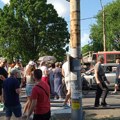 Uhapšen Šveđanin koji je policajcu nudio mito da mu omogući da vozilom prođe kroz blokadu građana