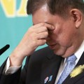 Autsajder kao premijer Japana koga je potkopala nepopularnost