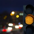 Evo u kojoj situaciji Zakon jedino dozvoljava da pritisnete gas i prođete kroz žuto svetlo na semaforu