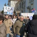 Dve sednice u Bogatiću: Opozicije na ulici, vlasti u zgradi Opštine