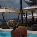 Priča se da je trudna, a ona selfijem stavila tačku na tračeve: Ema Radujko pozirala u uskoj trenerci, sve puca od mišića
