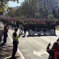 Desetine hiljada građana blokiralo Bulevar oslobođenja, sve spremno za 16 minuta tišine u 11.52 (VIDEO)