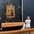 Prvo krempita pa supa Ekološki aktivisti isprskali supom Mona Lizu u Luvru (video)
