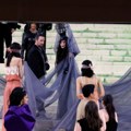 Sabrina Karpenter u filmskoj traci, Bijonse sa dijamantskim skeletom i "gusarka" Madona: Upečatljive Met Gala kreacije