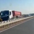 Prvi snimak sa mesta nesreće u kojoj su poginule dve osobe: Jeziv prizor na putu Šabac-Loznica, smrskano vozilo kraj puta i…