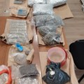 Tinejdžer (19) pao u Beogradu sa arsenalom oružja i drogom! Policija upala u "štek" stan: Pronađen heroin, pištolj-olovka i…