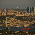 Sedmospratna zgrada u Istanbulu delimično se urušila, sedmoro ostalo pod ruševinama