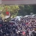 (Video): Popularno turističko ostrvo pretvorilo se u beskrajane redove koji se prelivaju i na puteve! Ljudi se zbog ovoga bude…