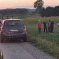 Još jedna nesreća kod Čačka Auto sleteo u livadu pored puta, povređeni prebačeni u bolnicu